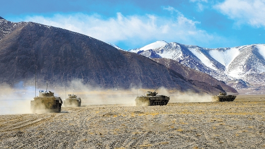铁甲突击——新疆军区某团进攻战斗训练影像