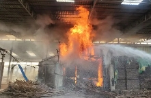 越南一木材厂发生爆炸事故致5死多伤
