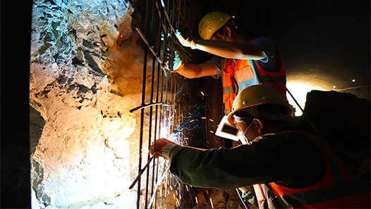 400余名建设者“五一”坚守岗位 提速世界级海底隧道建设